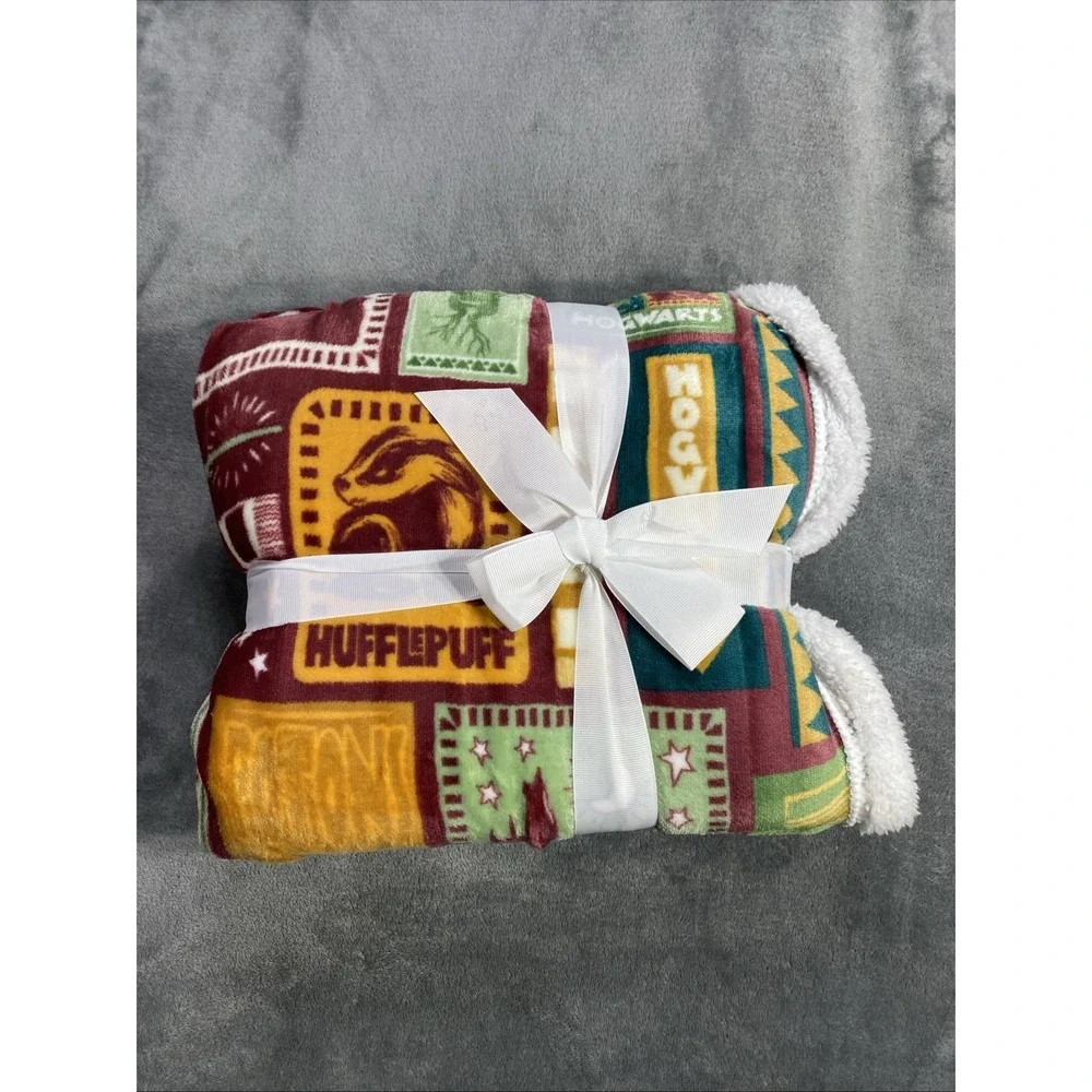 Harry Potter Plush Throw Blanket Hogwarts 50x 60 Super Soft Machine Washable NEW